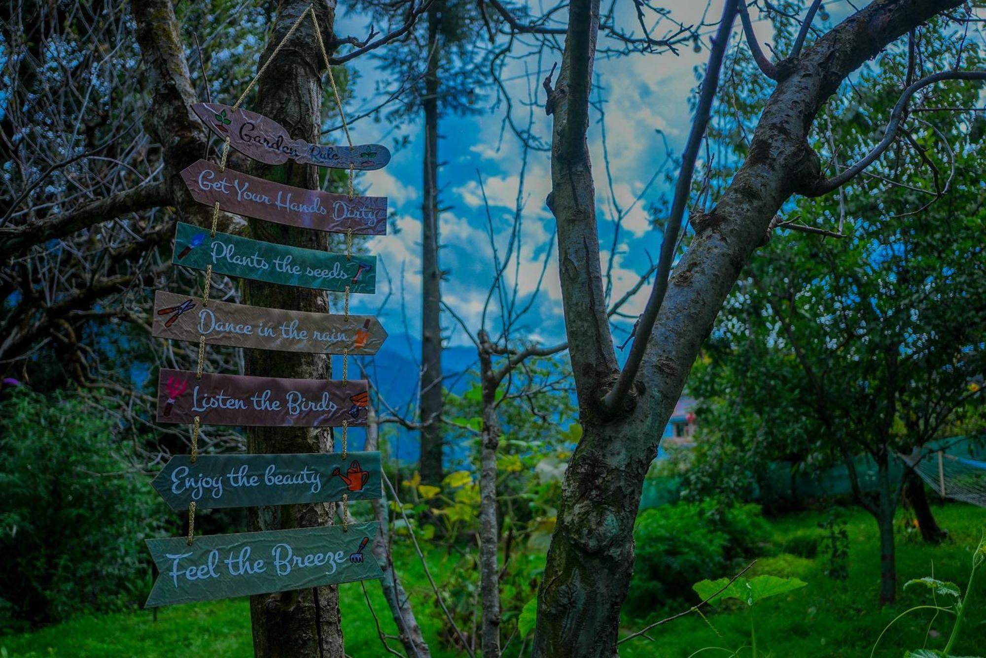 The Manu Emerald # Farmhouse # Top Selling Cottage In Manali # Peaceful Heritage Cozy Stay # Lawn With Bonfire # Most Awarded ภายนอก รูปภาพ