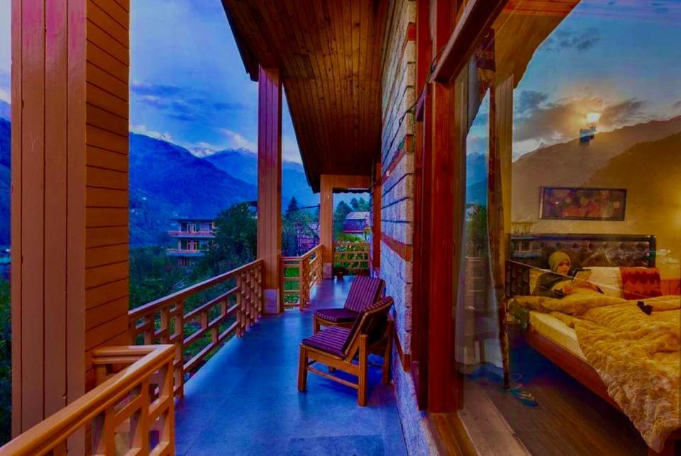 The Manu Emerald # Farmhouse # Top Selling Cottage In Manali # Peaceful Heritage Cozy Stay # Lawn With Bonfire # Most Awarded ภายนอก รูปภาพ