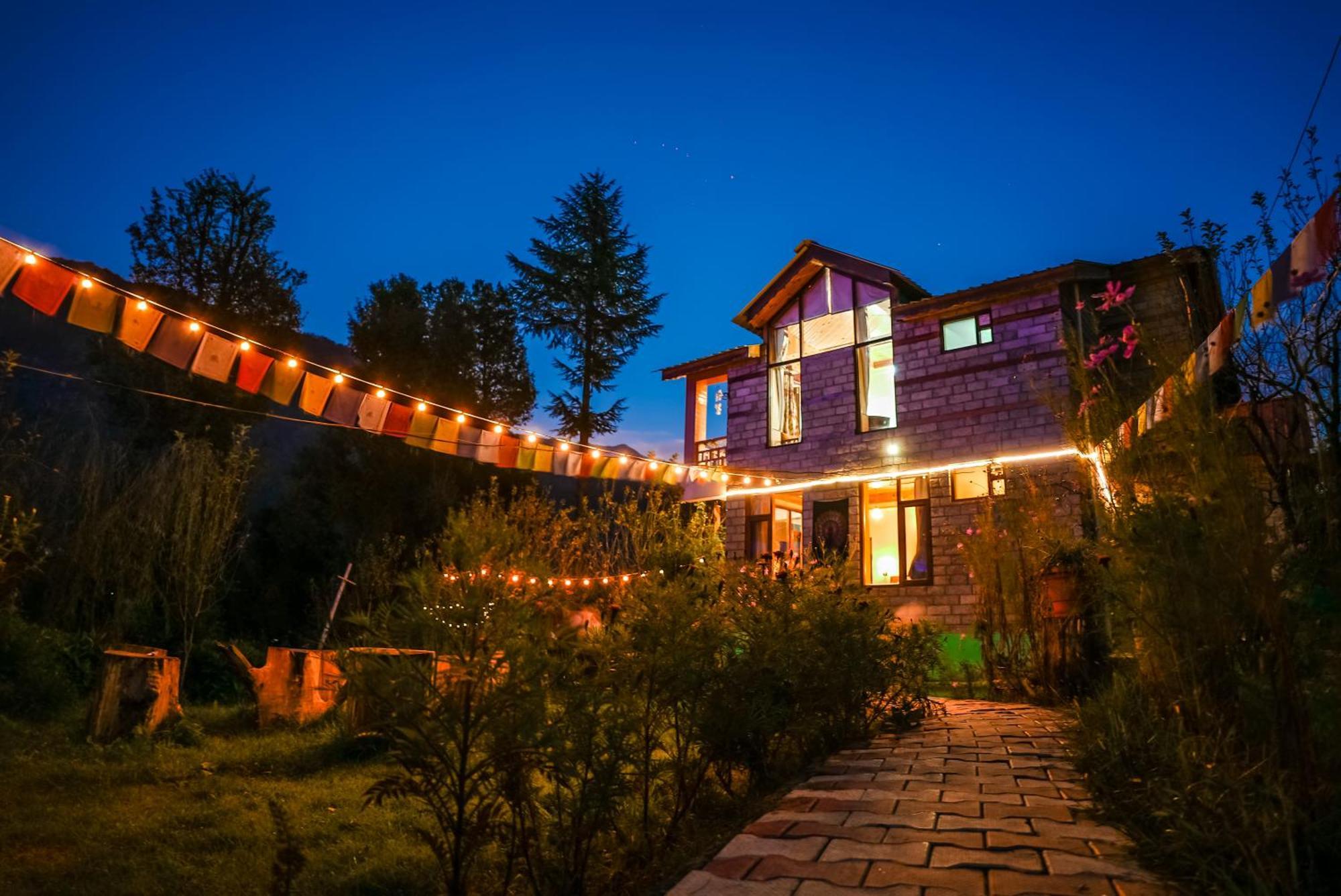 The Manu Emerald # Farmhouse # Top Selling Cottage In Manali # Peaceful Heritage Cozy Stay # Lawn With Bonfire # Most Awarded ภายนอก รูปภาพ