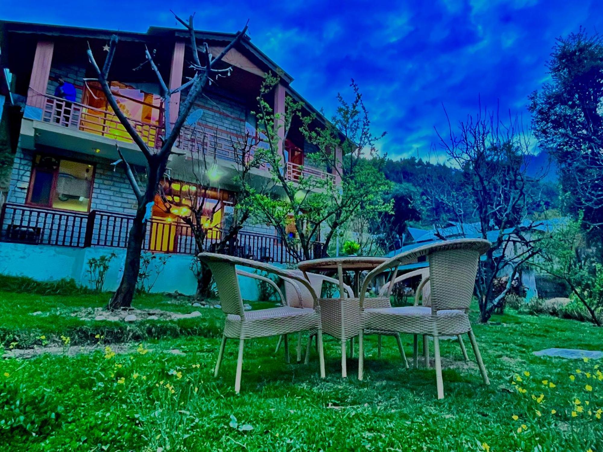 The Manu Emerald # Farmhouse # Top Selling Cottage In Manali # Peaceful Heritage Cozy Stay # Lawn With Bonfire # Most Awarded ภายนอก รูปภาพ